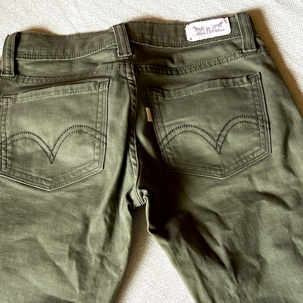 Levi 524 Too super low skinny jeans